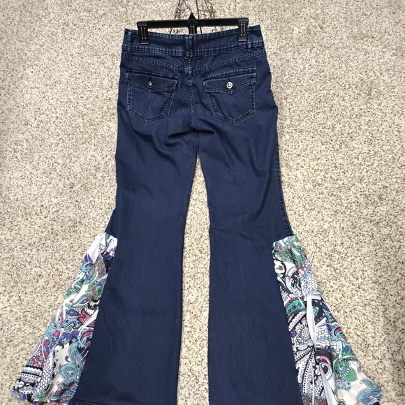 3836 Size 6 Ellie Denim Flare Jeans with Star and Paisley Accents - Picture 4 of 5